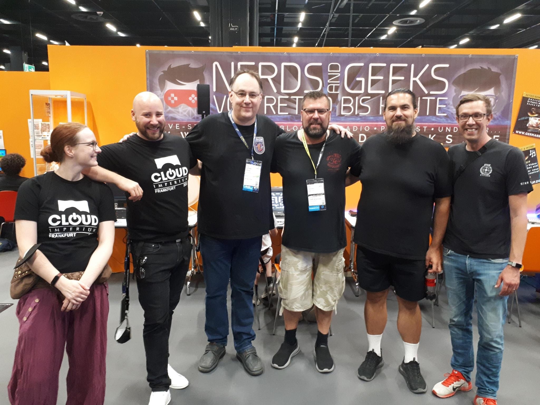 v.l.n.r.: Chris (CIG Community-Manager), Mitch (|FaL|*RollerCoaster), Danny (|FaL|*Daride), Dan Trufin (CIG Assistant Design Director), Ulf (CIG Community-Manager)
